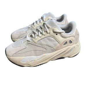 Yeezy Athletic Shoes in Off-White/Cream